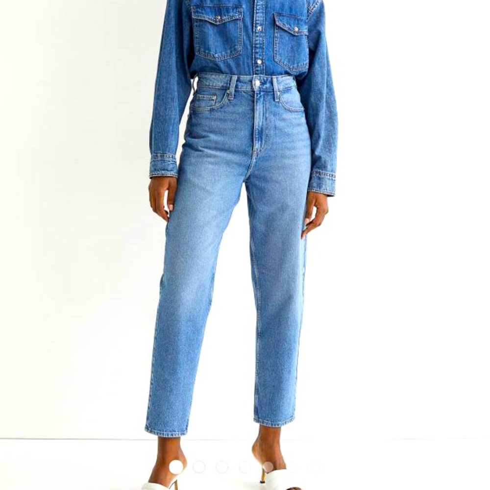H&M Mom Loose Extra High Jean-Brand New With Tags. Size: Women’s 6